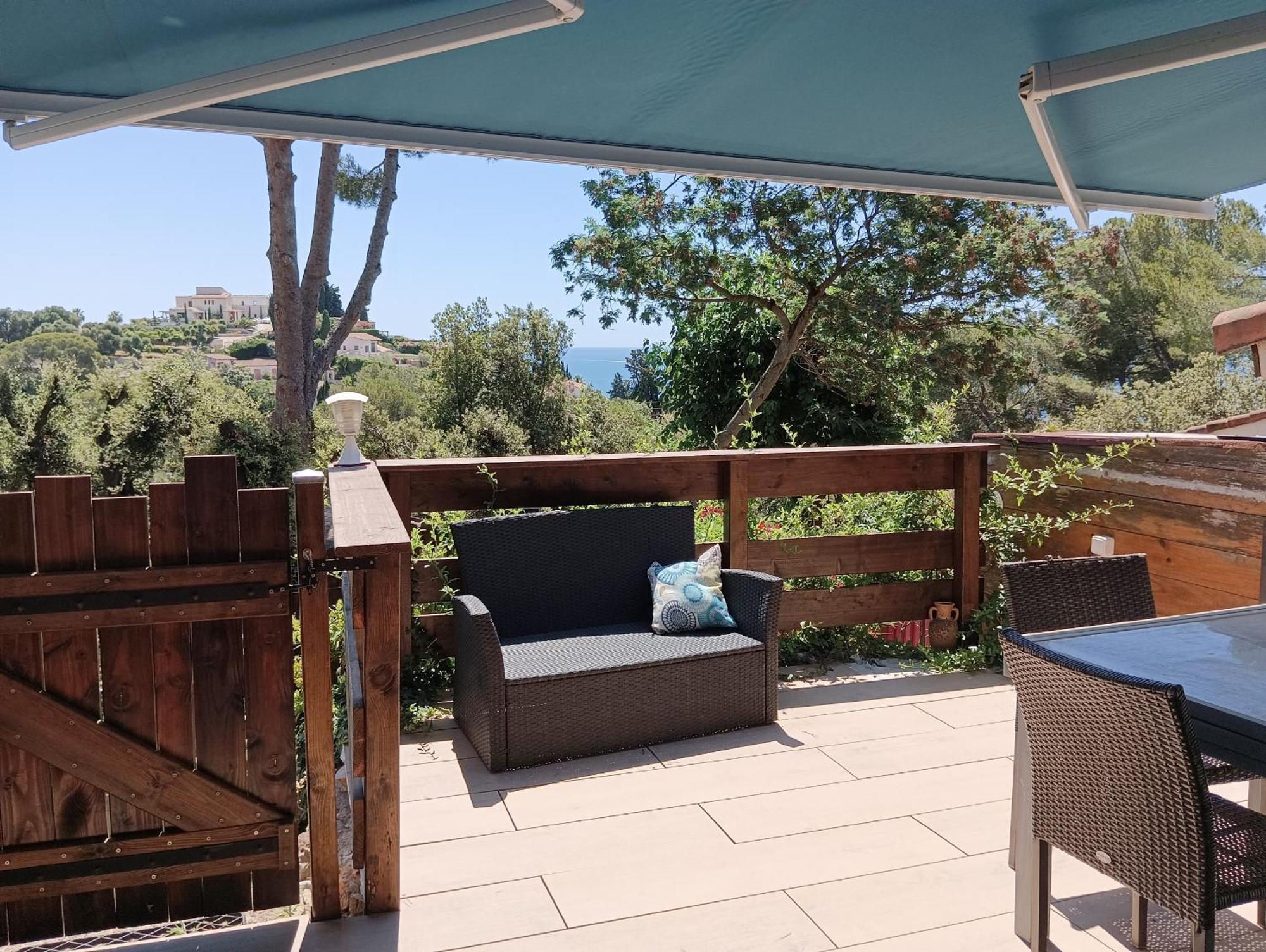 Petite Maison Au Calme - Piscine En Copropriete, Terrasse, Mer, Clim Vallauris Exterior photo